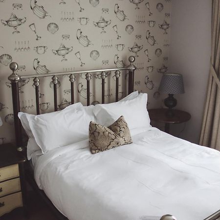 Longlands Inn & Cottages Carnforth Exterior photo A bedroom at the hotel