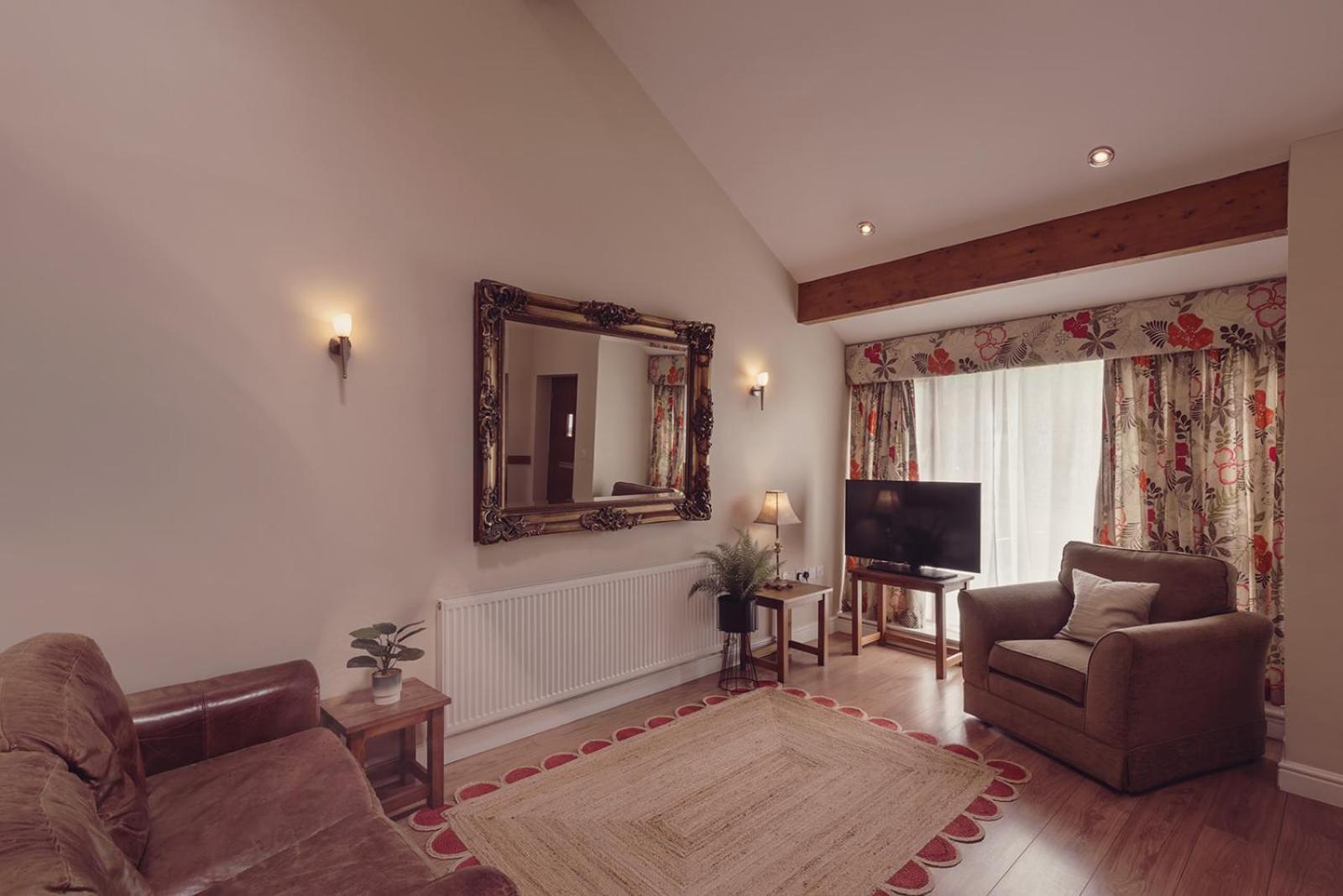 Longlands Inn & Cottages Carnforth Exterior photo The interior of a typical cottage at the resort
