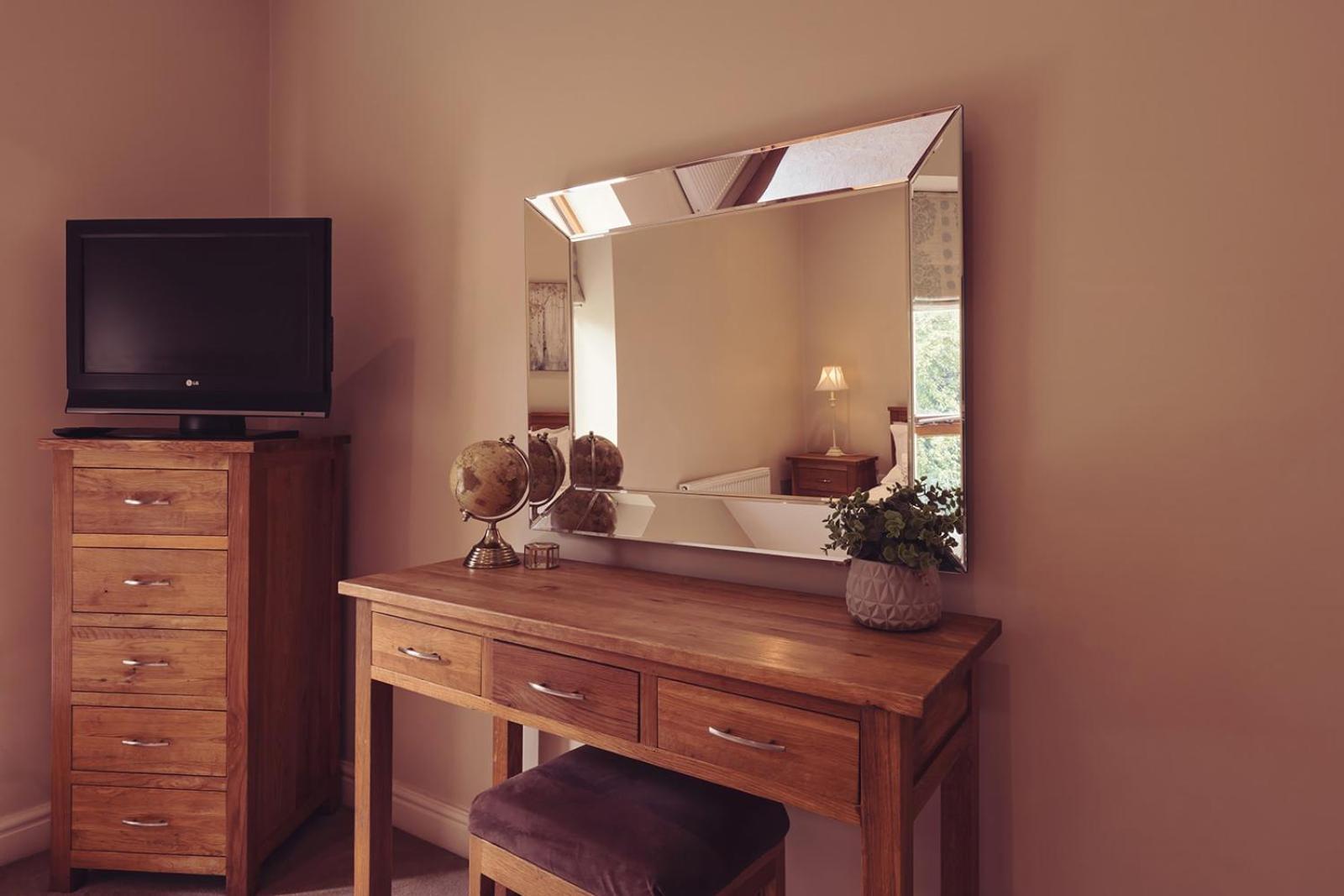 Longlands Inn & Cottages Carnforth Exterior photo A dressing table with a mirror