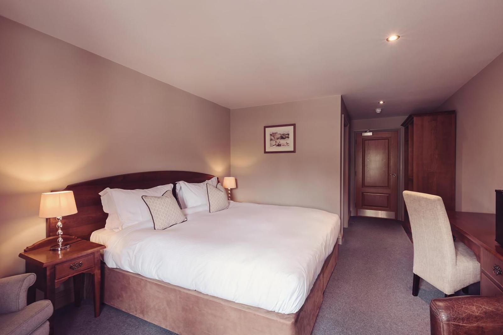 Longlands Inn & Cottages Carnforth Exterior photo A bedroom at the hotel